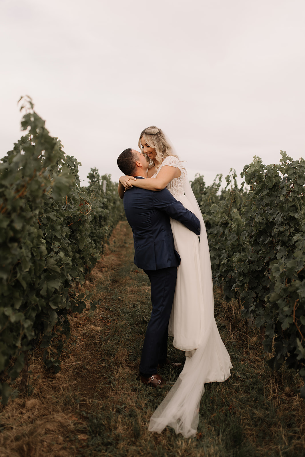 photo de couple dans les vignes